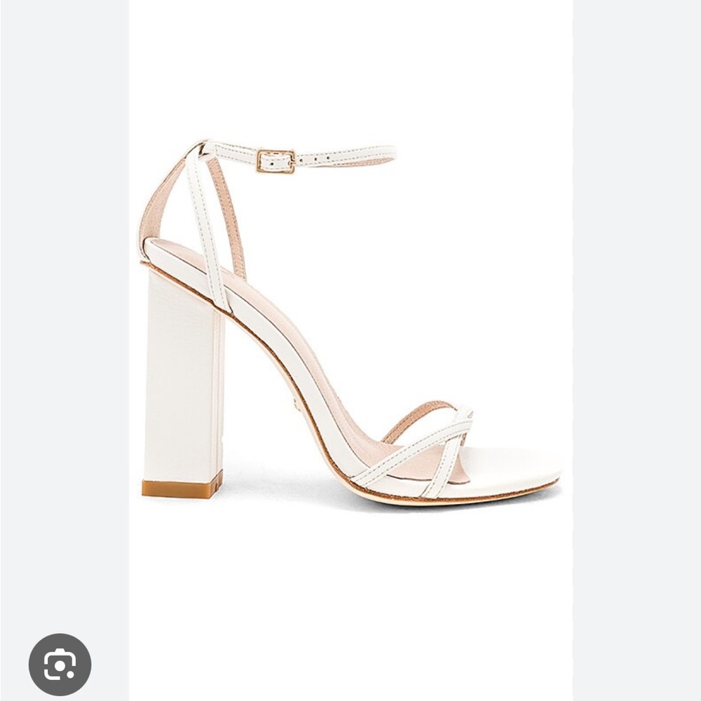 RAYE REVOLVE “Hatty Heel”